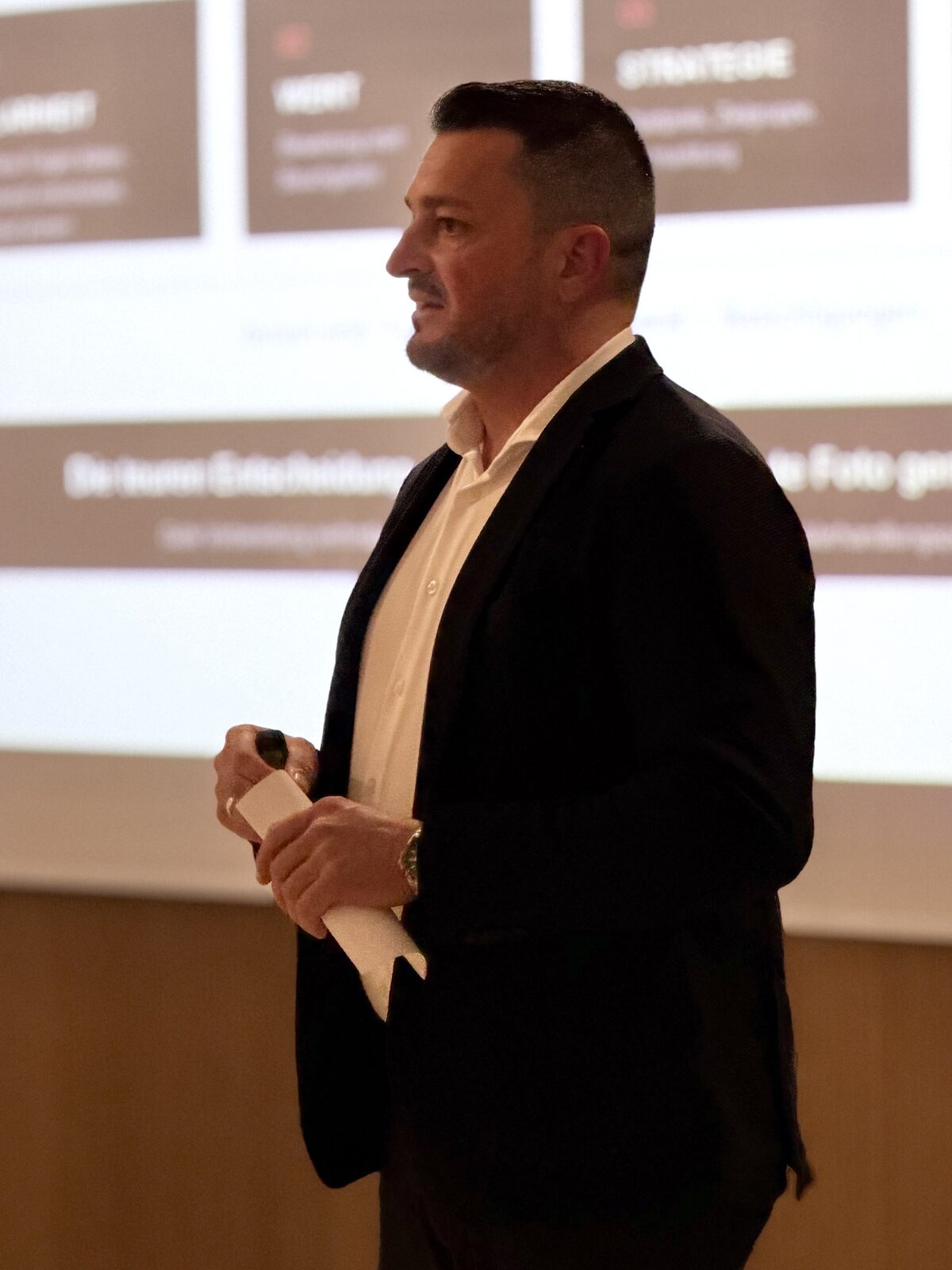 Christian Ludl im Gespräch mit den Gästen